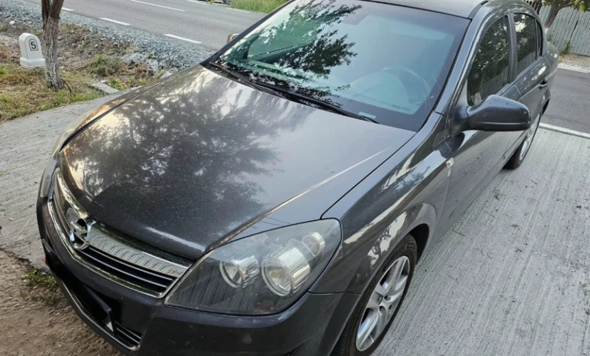 Opel Astra 2010 Gasoline Manual Image 2