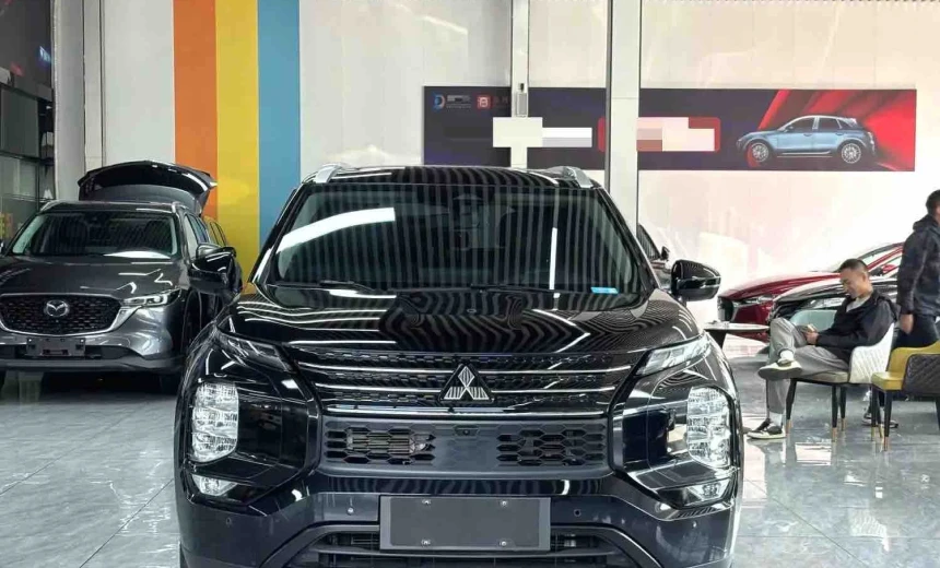 Mitsubishi Outlander 2023 Gasoline Automatic Image 8