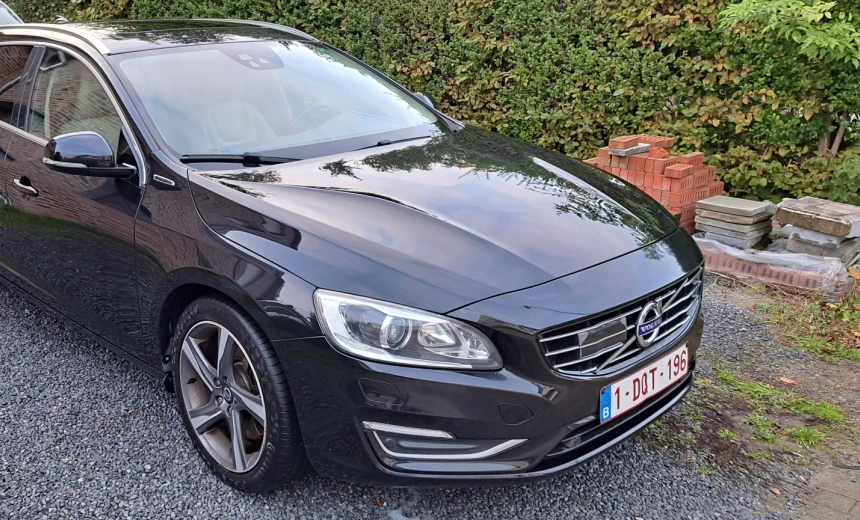 Volvo V60 2013 Hybrid Electric/Diesel Automatic Image 2
