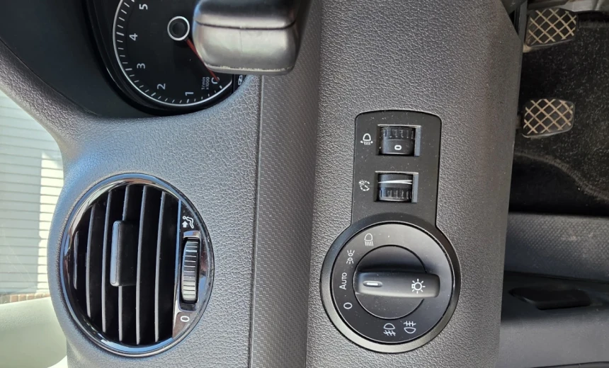 Volkswagen Caddy 2014 Gasoline Manual Image 6