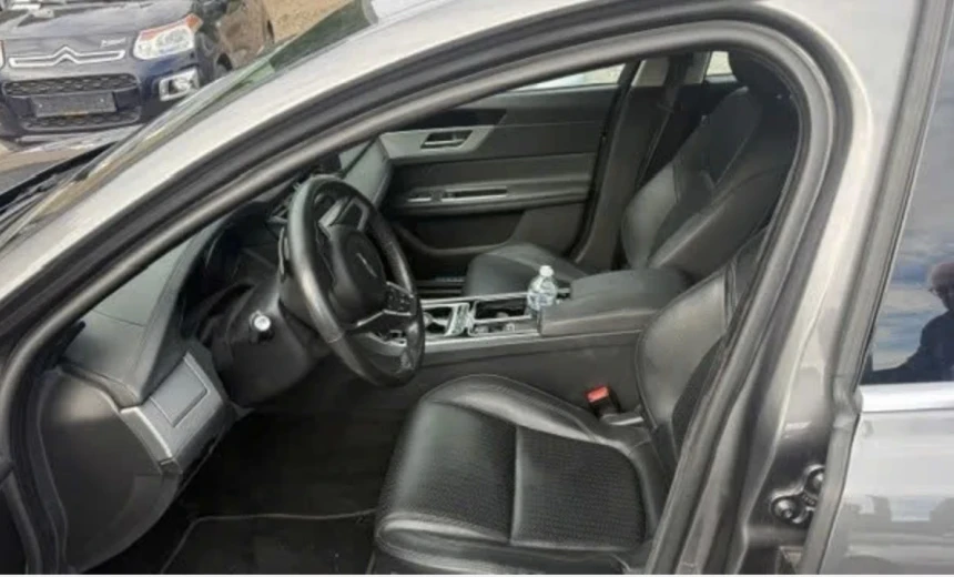 Jaguar XF 2019 Gasoline Automatic Image 15