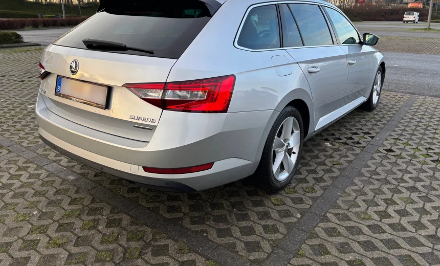 Skoda Superb 2016 Diesel Manual Image 3