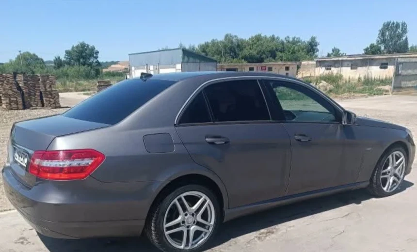 Mercedes-Benz E 200 2011 Diesel Automatic Image 1
