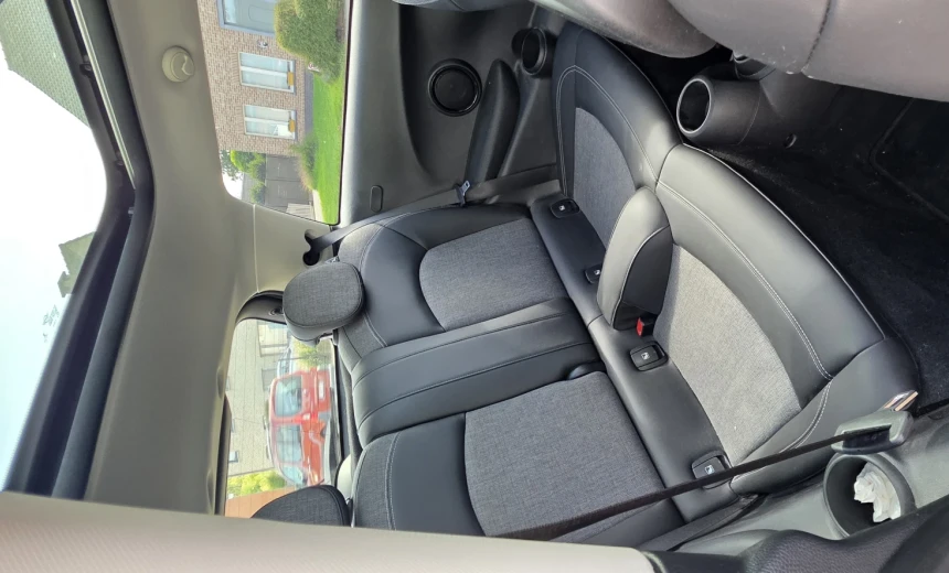 MINI Cooper 2022 Gasoline Automatic Image 4