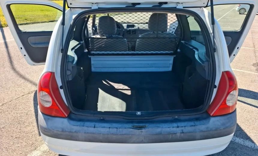 Renault Clio 2002 Diesel Manual Image 6