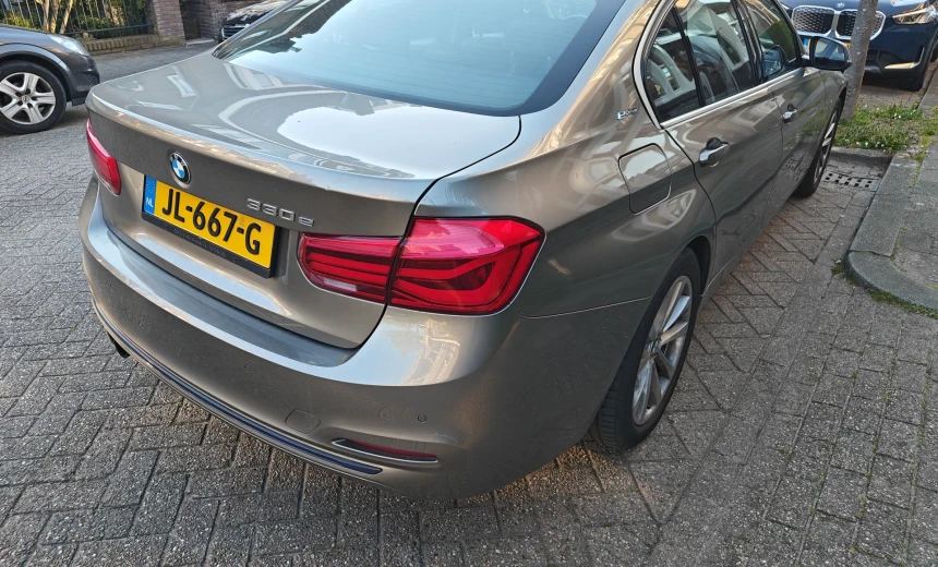 BMW 330 2016 Hybrid Electric/Gasoline Automatic Image 5