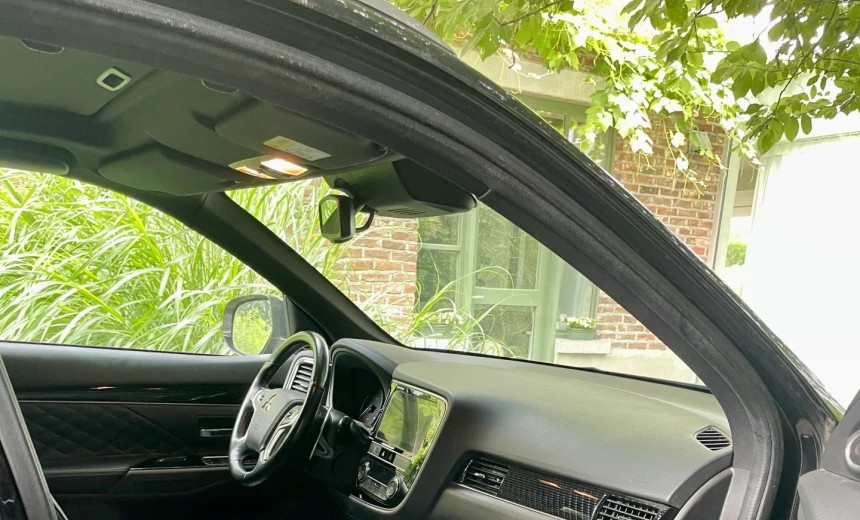 Mitsubishi Outlander 2019 Hybrid Electric/Gasoline Automatic Image 2
