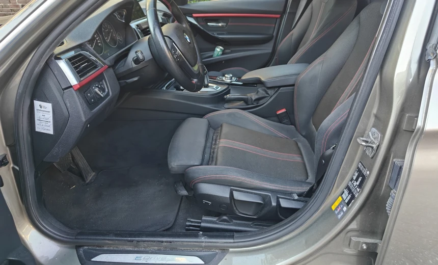 BMW 330 2016 Hybrid Electric/Gasoline Automatic Image 10