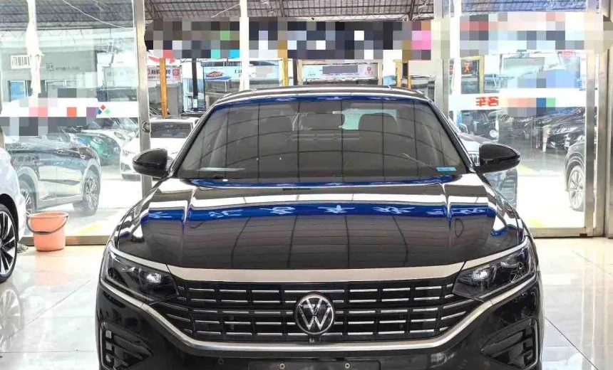 Volkswagen Passat 2022 Gasoline Automatic Image 1