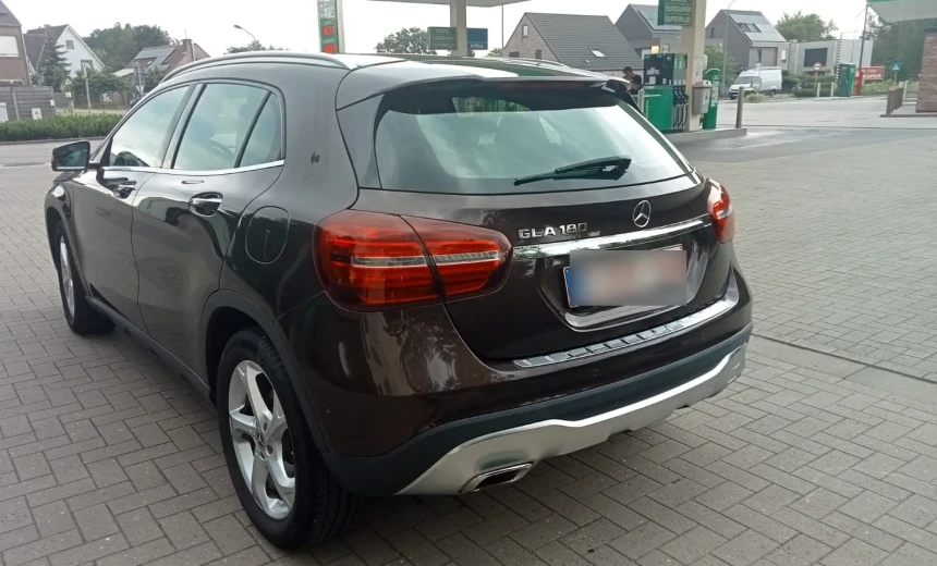 Mercedes-Benz GLA 180 2018 Gasoline Automatic Image 7