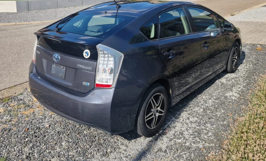 Toyota Prius 2010 Hybrid Electric/Gasoline Automatic Image 0