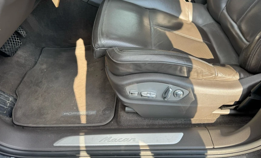 Porsche Macan 2017 Gasoline Automatic Image 2