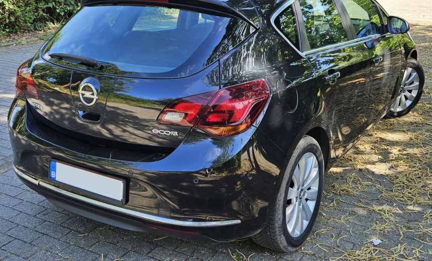 Opel Astra 2013 Diesel Manual Image 4