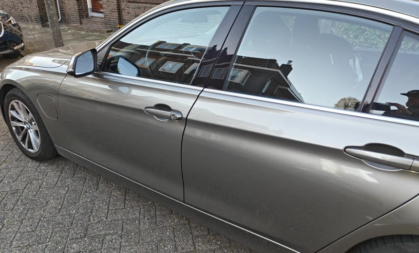 BMW 330 2016 Hybrid Electric/Gasoline Automatic Image 0