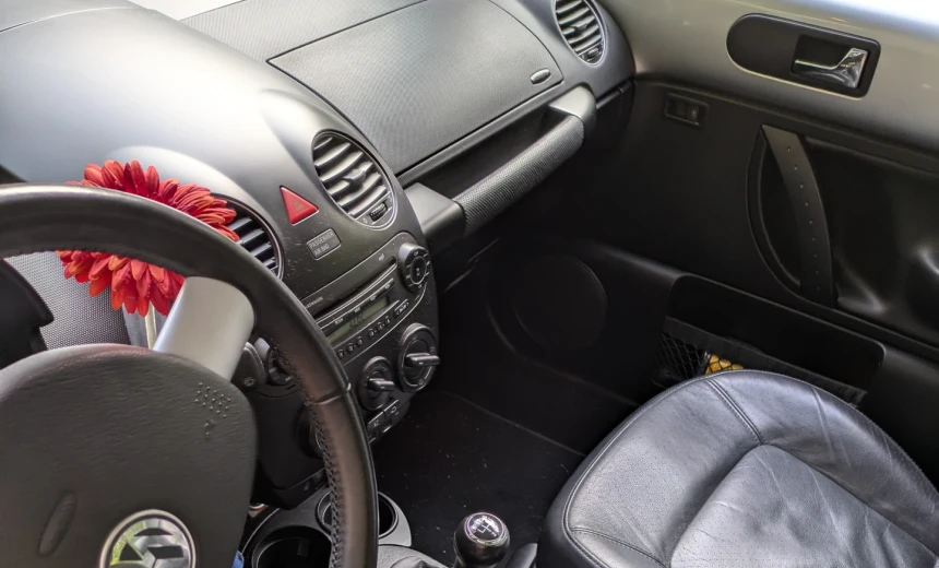 Volkswagen New Beetle 2011 Gasoline Manual Image 7