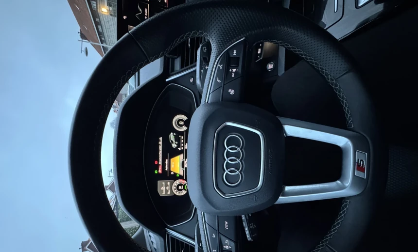 Audi Q5 2023 Hybrid Electric/Gasoline Automatic Image 7