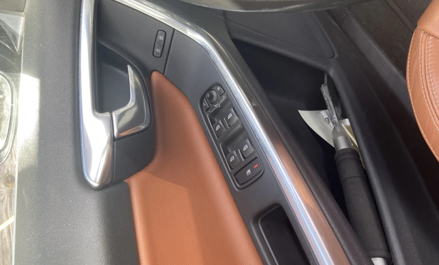 Volvo V60 2015 Hybrid Electric/Diesel Automatic Image 9