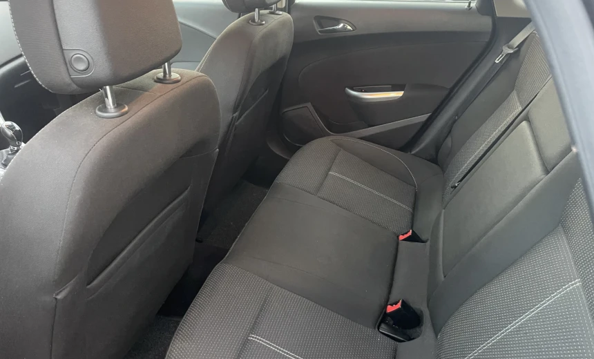 Opel Astra 2010 Gasoline Manual Image 6