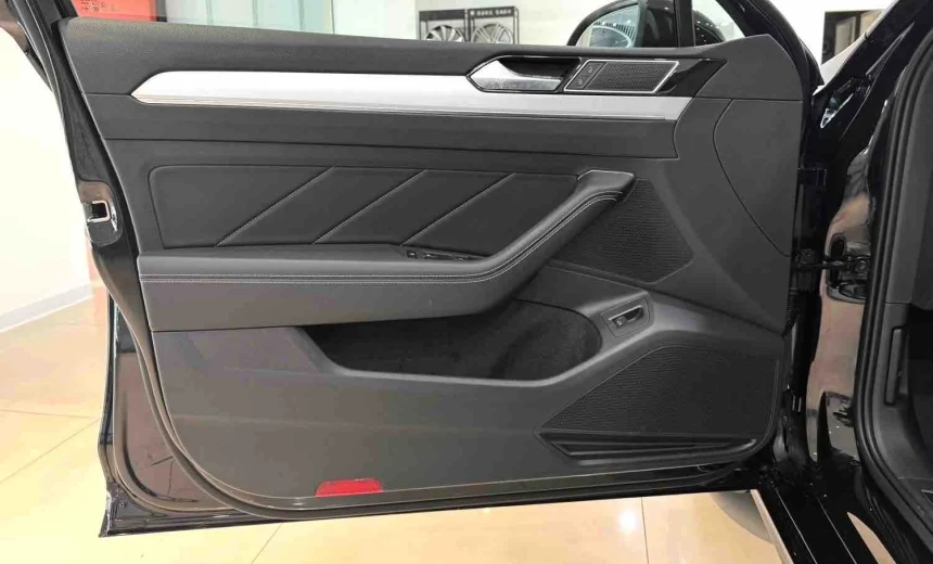 Volkswagen Passat 2025 Gasoline Automatic Image 6