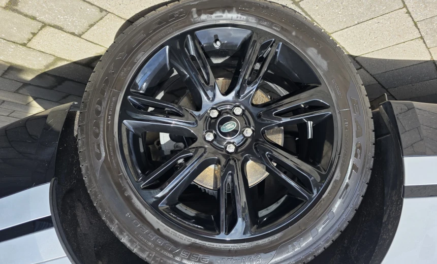 Land Rover Range Rover Velar 2023 Diesel Automatic Image 2