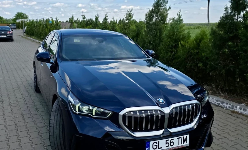 BMW 520 2024 Hybrid Electric/Gasoline Automatic Image 1
