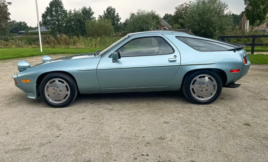 Porsche 928 1982 Gasoline Automatic Image 1