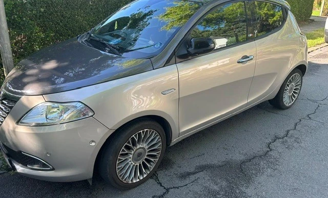 Lancia Ypsilon 2013 Gasoline Automatic Image 7