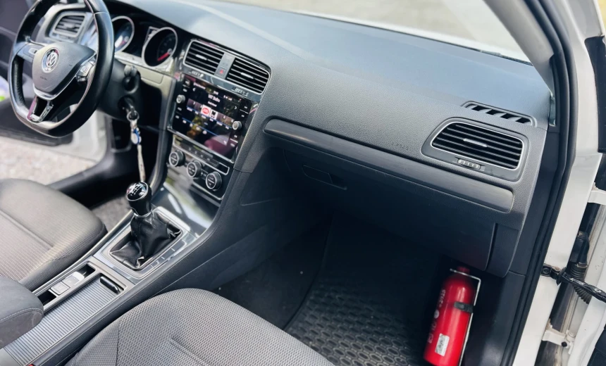 Volkswagen Golf Variant 2019 CNG Manual Image 3