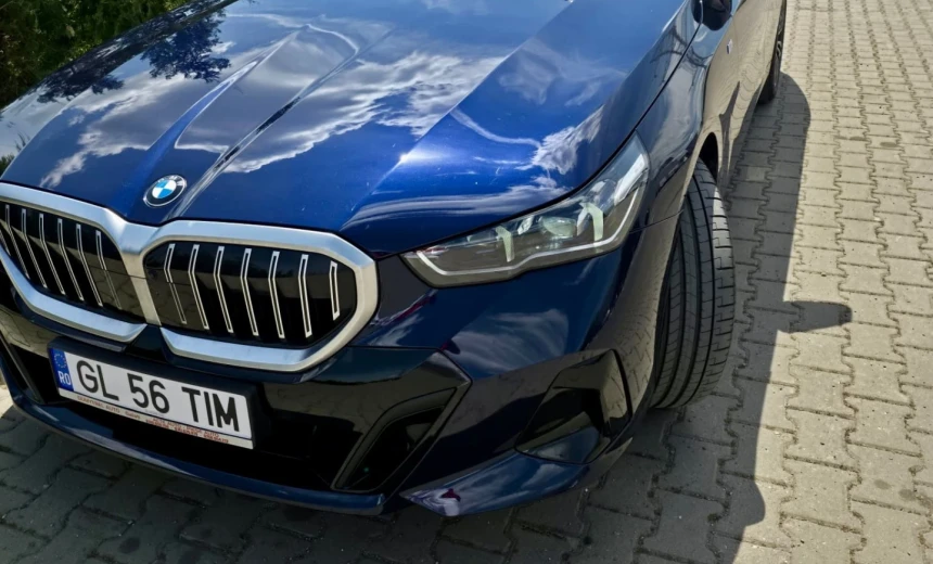 BMW 520 2024 Hybrid Electric/Gasoline Automatic Image 3