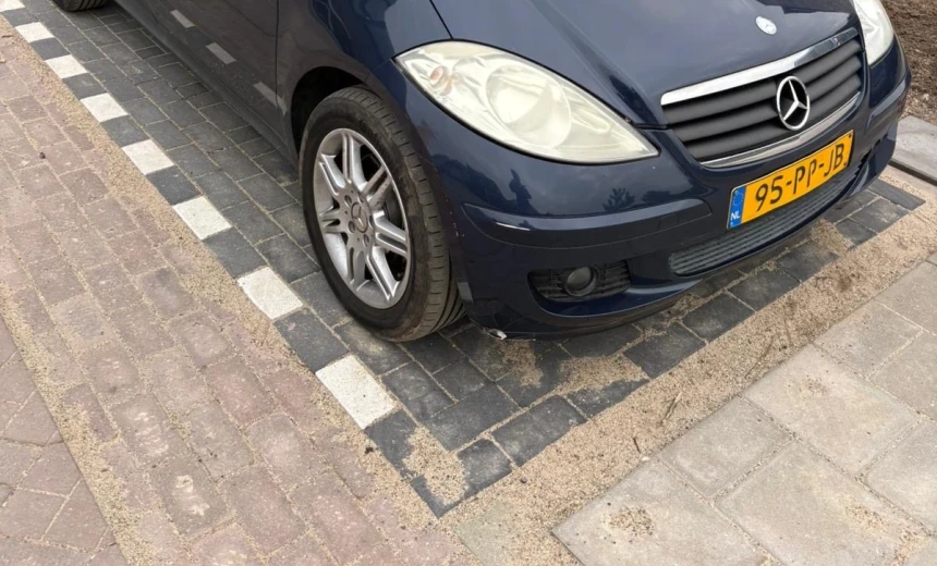 Mercedes-Benz A 150 2004 Gasoline Manual Image 1