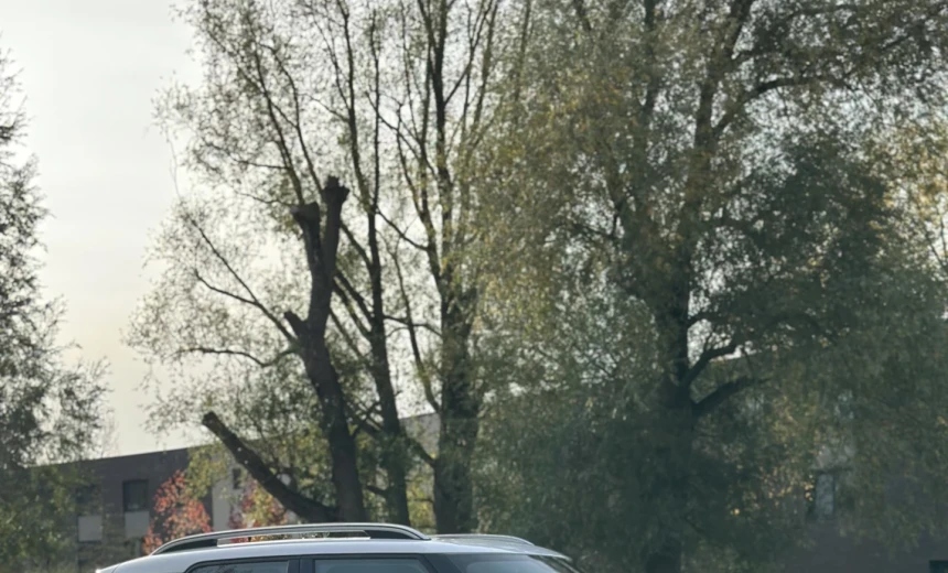 MINI Cooper Countryman 2018 Hybrid Electric/Gasoline Automatic Image 1