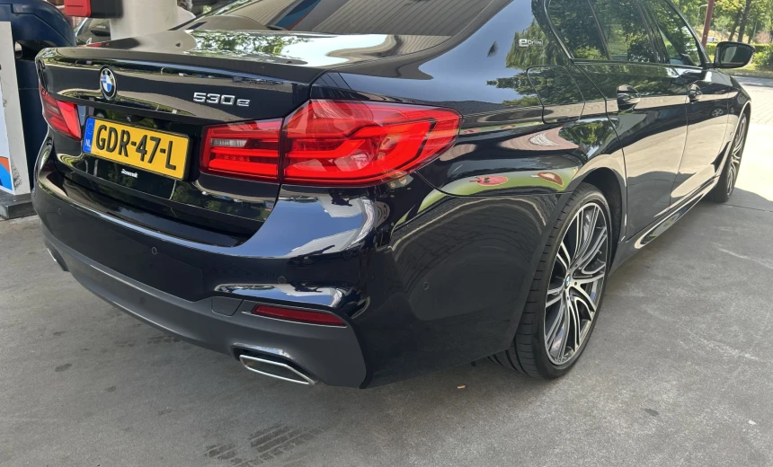 BMW 530 2018 Hybrid Electric/Gasoline Automatic Image 17