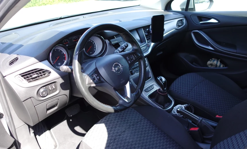 Opel Astra 2016 Gasoline Automatic Image 3