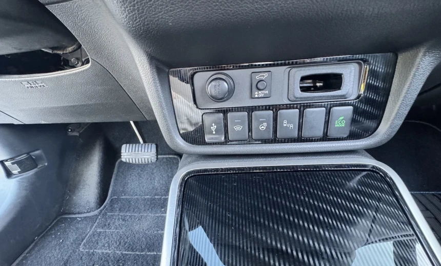 Mitsubishi Outlander 2019 Hybrid Electric/Gasoline Automatic Image 11