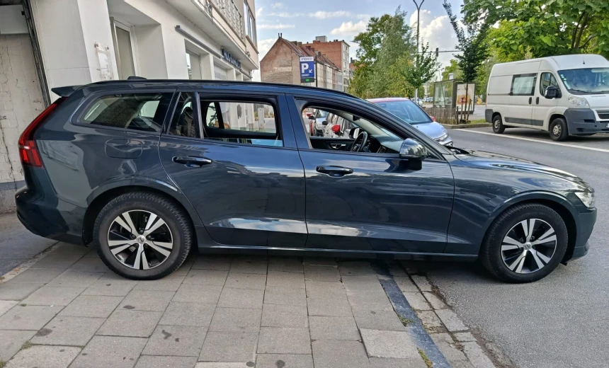 Volvo V60 2020 Diesel Manual Image 3