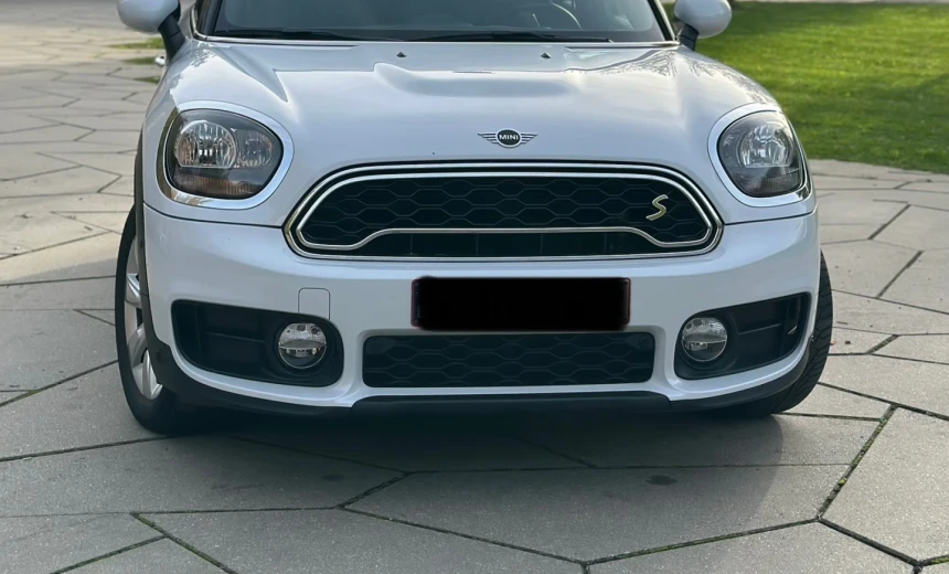 MINI Cooper Countryman 2018 Hybrid Electric/Gasoline Automatic Image 8