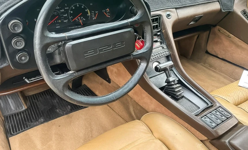 Porsche 928 1982 Gasoline Automatic Image 5