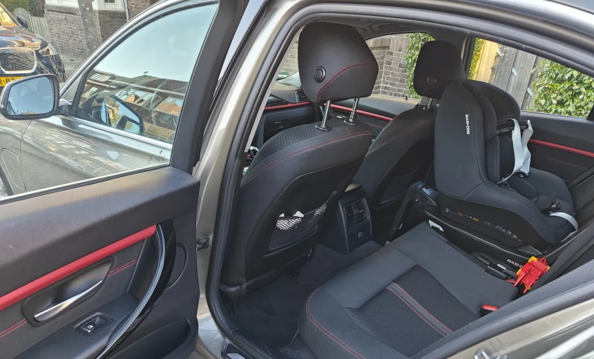 BMW 330 2016 Hybrid Electric/Gasoline Automatic Image 1