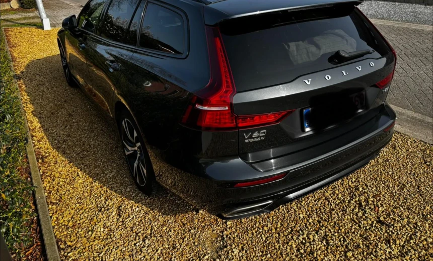 Volvo V60 2021 Hybrid Electric/Gasoline Automatic Image 1