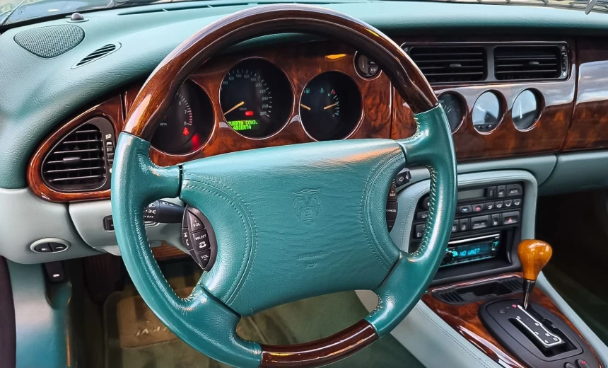 Jaguar XK8 1997 Gasoline Automatic Image 5