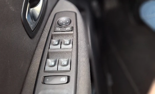 Renault Grand Scenic 2011 Diesel Manual Image 13