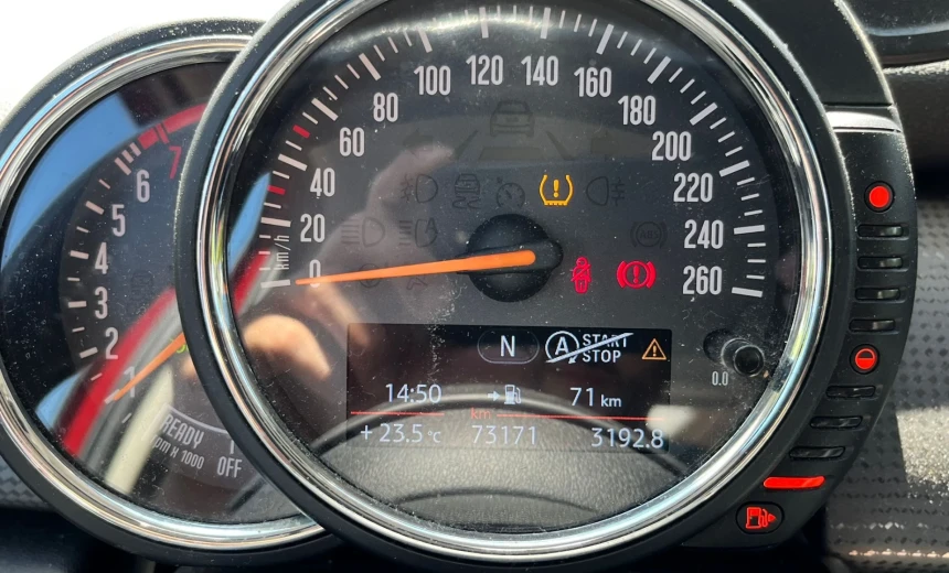 MINI One 2017 Gasoline Manual Image 7