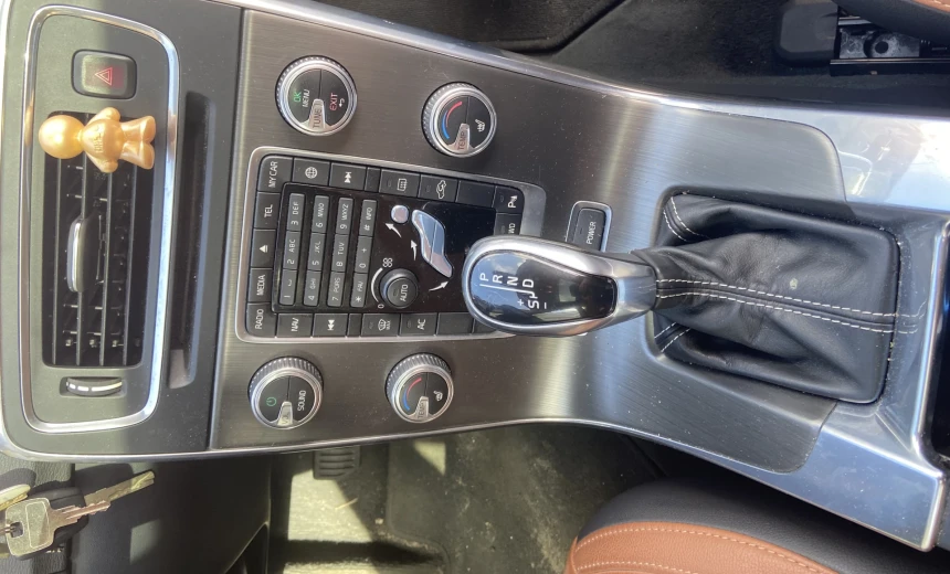 Volvo V60 2015 Hybrid Electric/Diesel Automatic Image 8