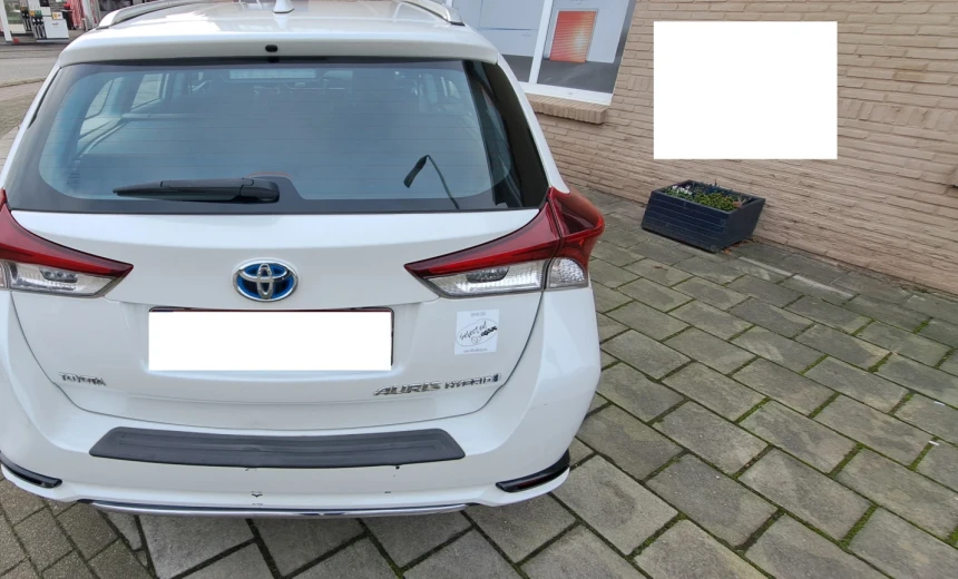 Toyota Auris 2016 Hybrid Electric/Gasoline Automatic Image 3