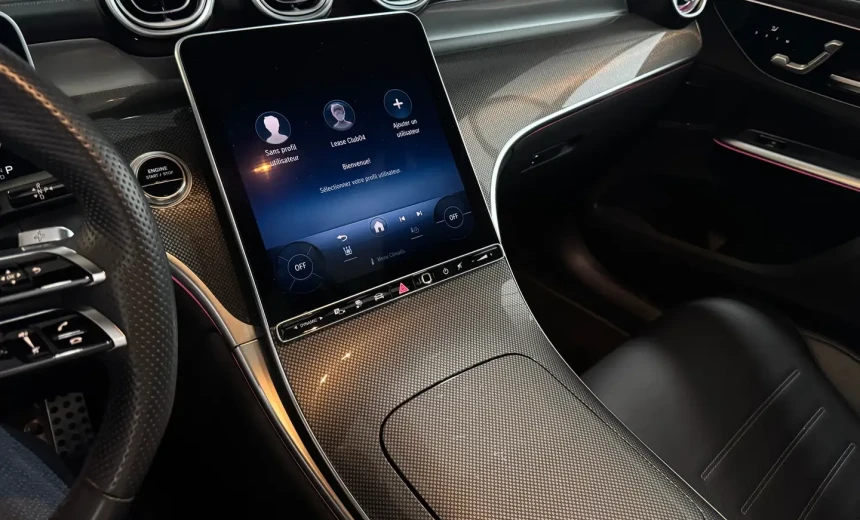 Mercedes-Benz GLC 300 2023 Hybrid Electric/Diesel Automatic Image 7