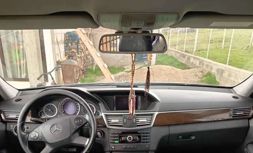 Mercedes-Benz E 200 2011 Diesel Automatic Image 7