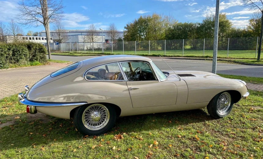 Jaguar E-Type 1970 Gasoline Manual Image 11