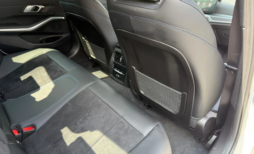 BMW 330 2023 Hybrid Electric/Gasoline Automatic Image 3