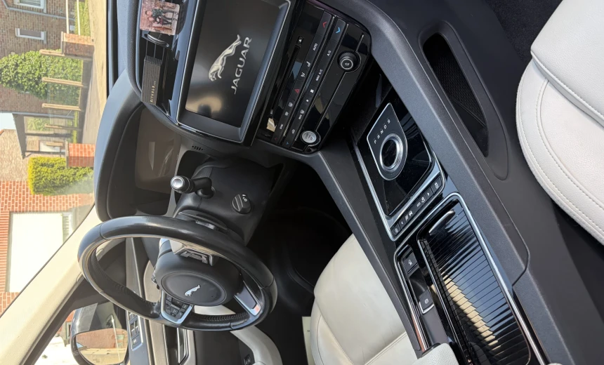 Jaguar F-Pace 2017 Diesel Automatic Image 4