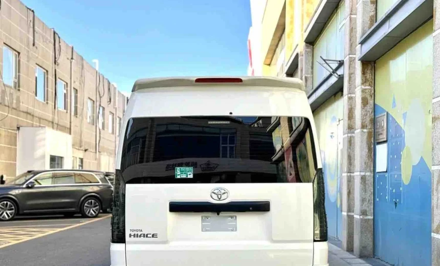 Toyota Hiace 2022 Gasoline Automatic Image 2